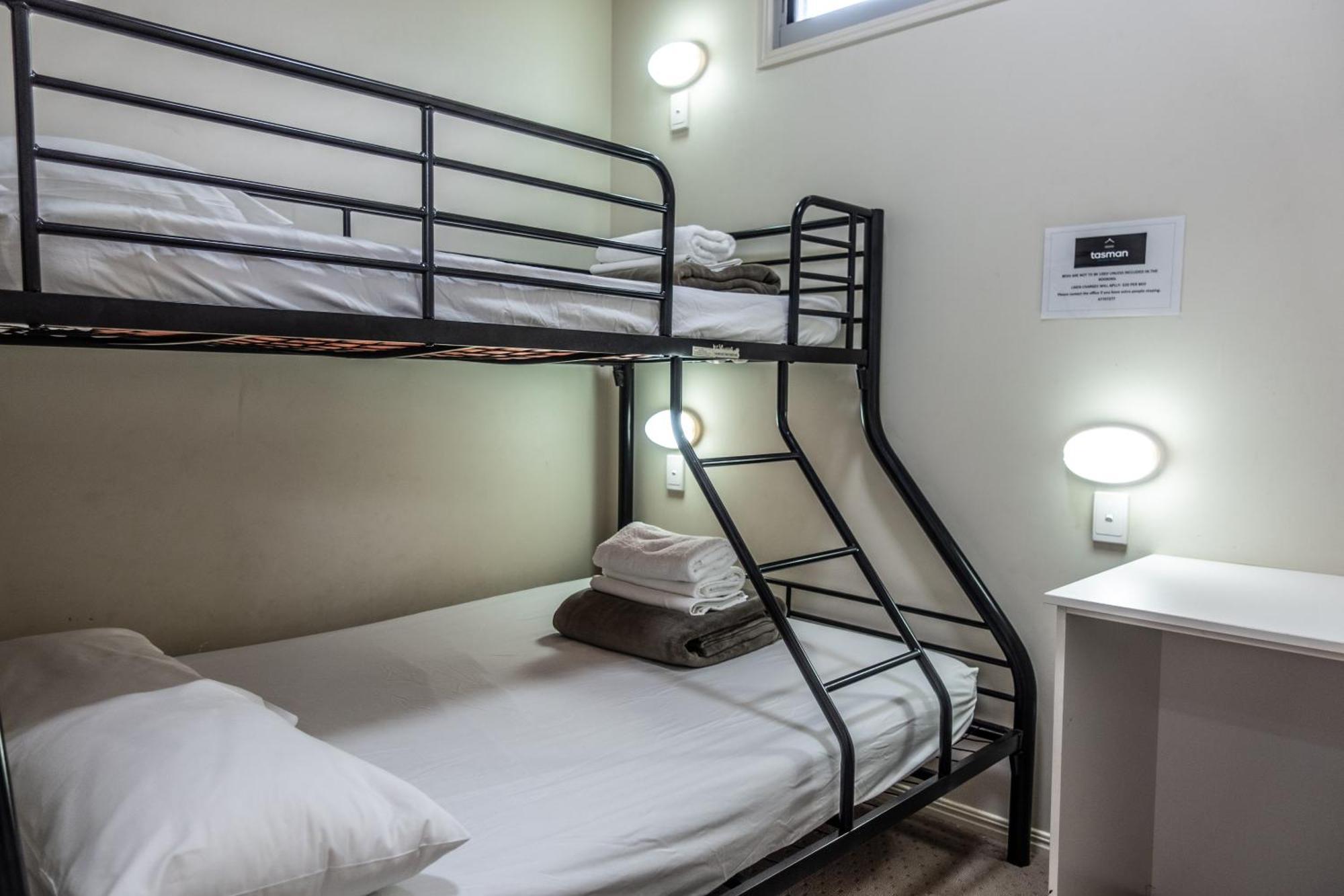Tasman Holiday Parks - Rollingstone 외부 사진