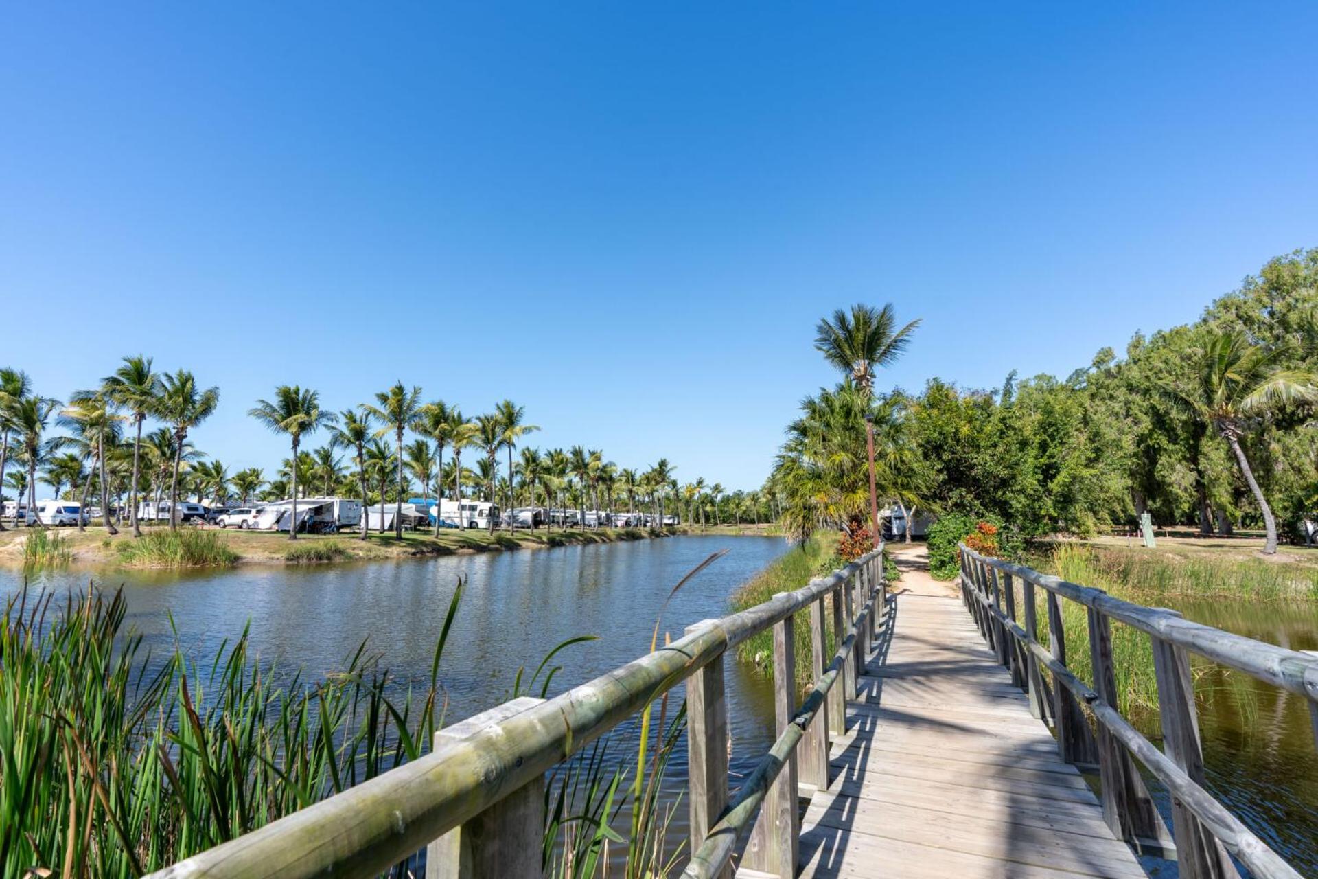 Tasman Holiday Parks - Rollingstone 외부 사진